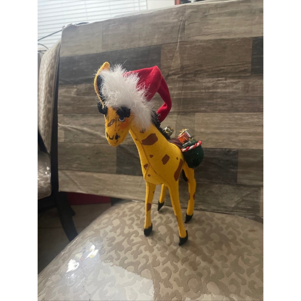 Annalee 2005 Christmas Giraffe Santa Hat Gift Bags Felt Posable Doll 12 inch